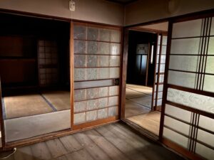 傾いた家　－三重県名張市－