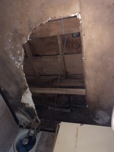 京都府訳あり物件の雨漏りで崩れた