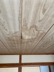 天井にシミ　－茨城県行方市－
