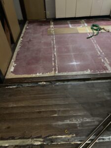 愛知県訳あり物件の老朽化した床