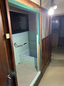 雨漏れと傾き　　－兵庫県神戸市－