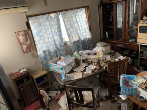 大阪府訳あり物件・ゴミ屋敷のダイニング